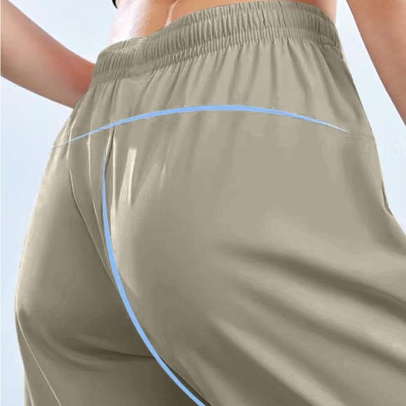 Amazon Curvy khaki pants - Picture 2 of 11